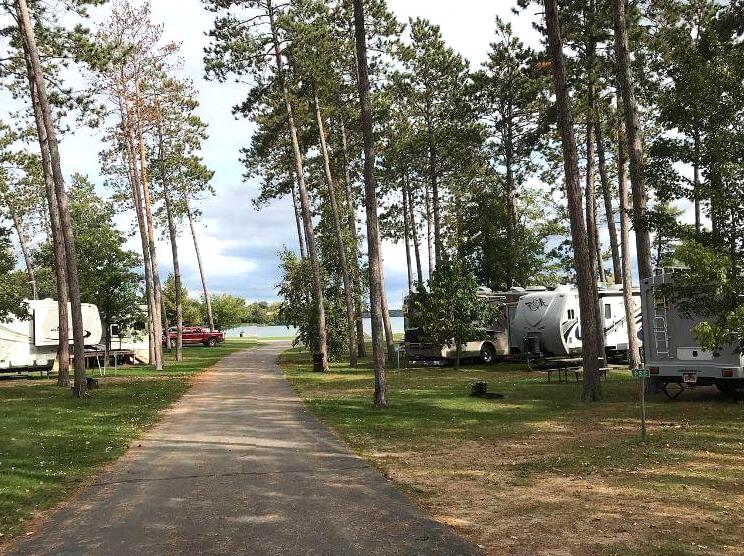 randominio | Stapylton Campground: Camp at Stapylton Campground and explore the surrounding area